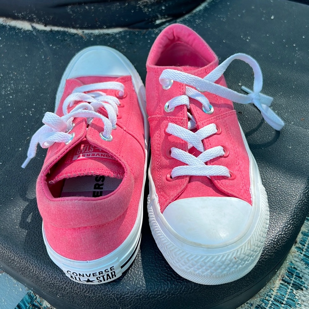 Pink converse